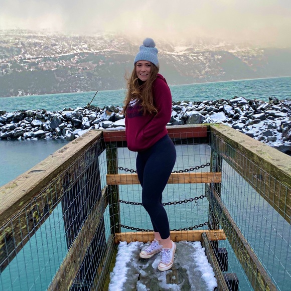 Meet your Posher, Jessica - Picture 2 of 3